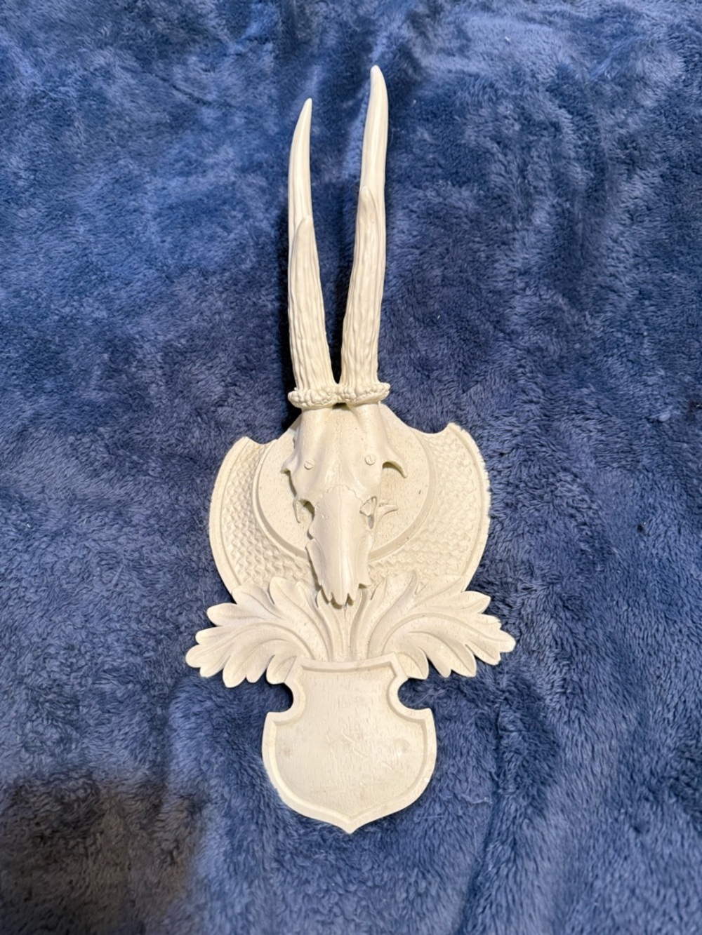 White Resin Antler Wall Hook Plaque - Decorative Home Accent